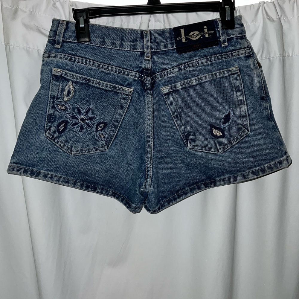 Vintage high waist 90s LEI denim shorts with embroidered pockets